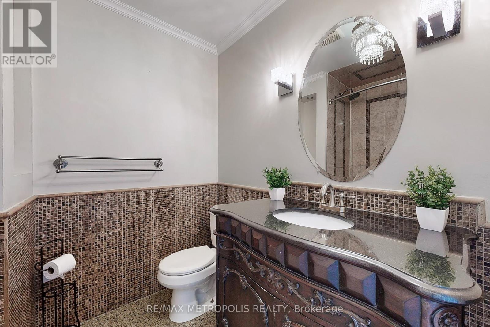 199 Sweeney Drive, Toronto (Victoria Village), Ontario  M4A 1V5 - Photo 22 - C12212772