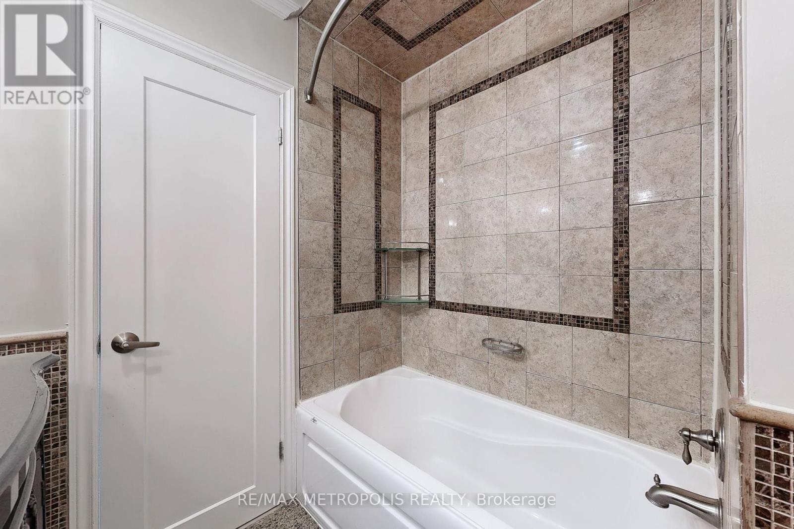 199 Sweeney Drive, Toronto (Victoria Village), Ontario  M4A 1V5 - Photo 23 - C12212772