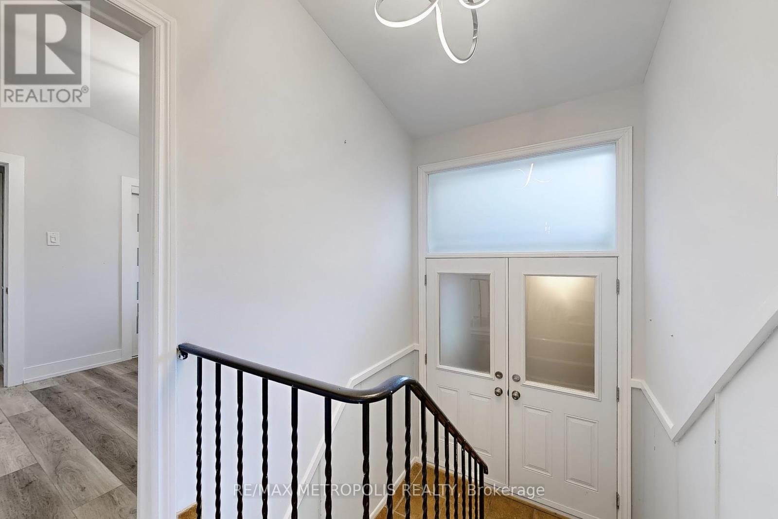 199 Sweeney Drive, Toronto (Victoria Village), Ontario  M4A 1V5 - Photo 25 - C12212772