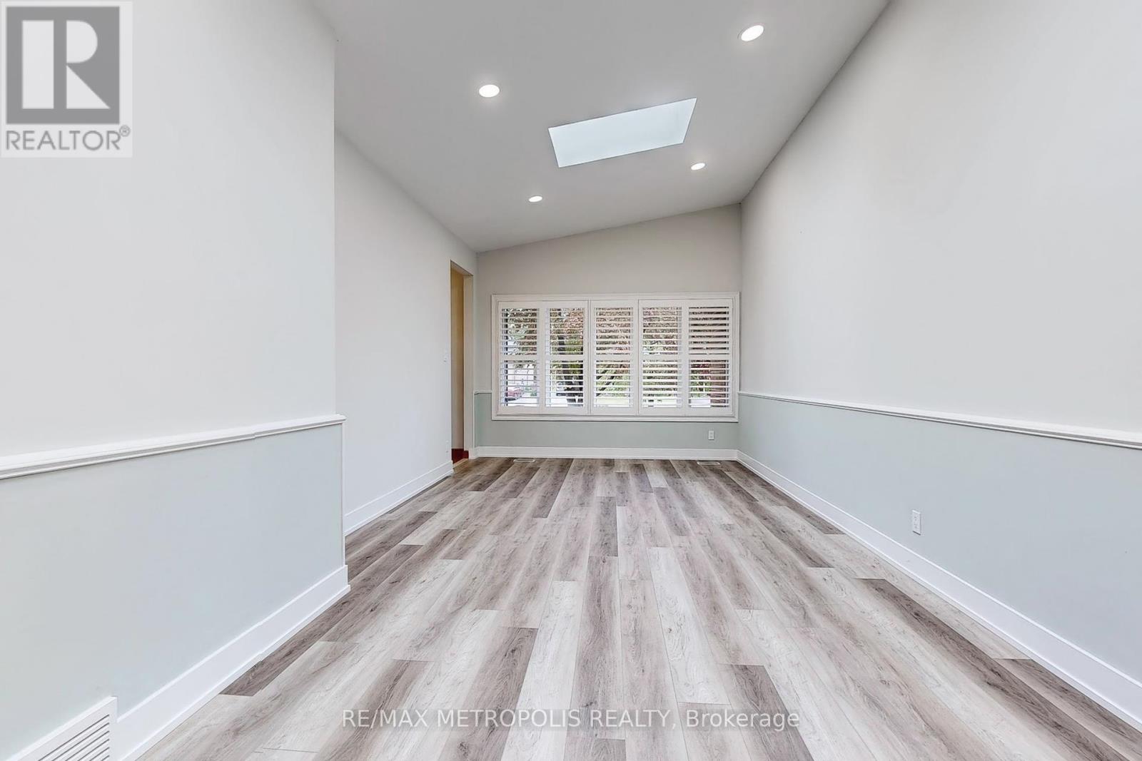 199 Sweeney Drive, Toronto (Victoria Village), Ontario  M4A 1V5 - Photo 3 - C12212772
