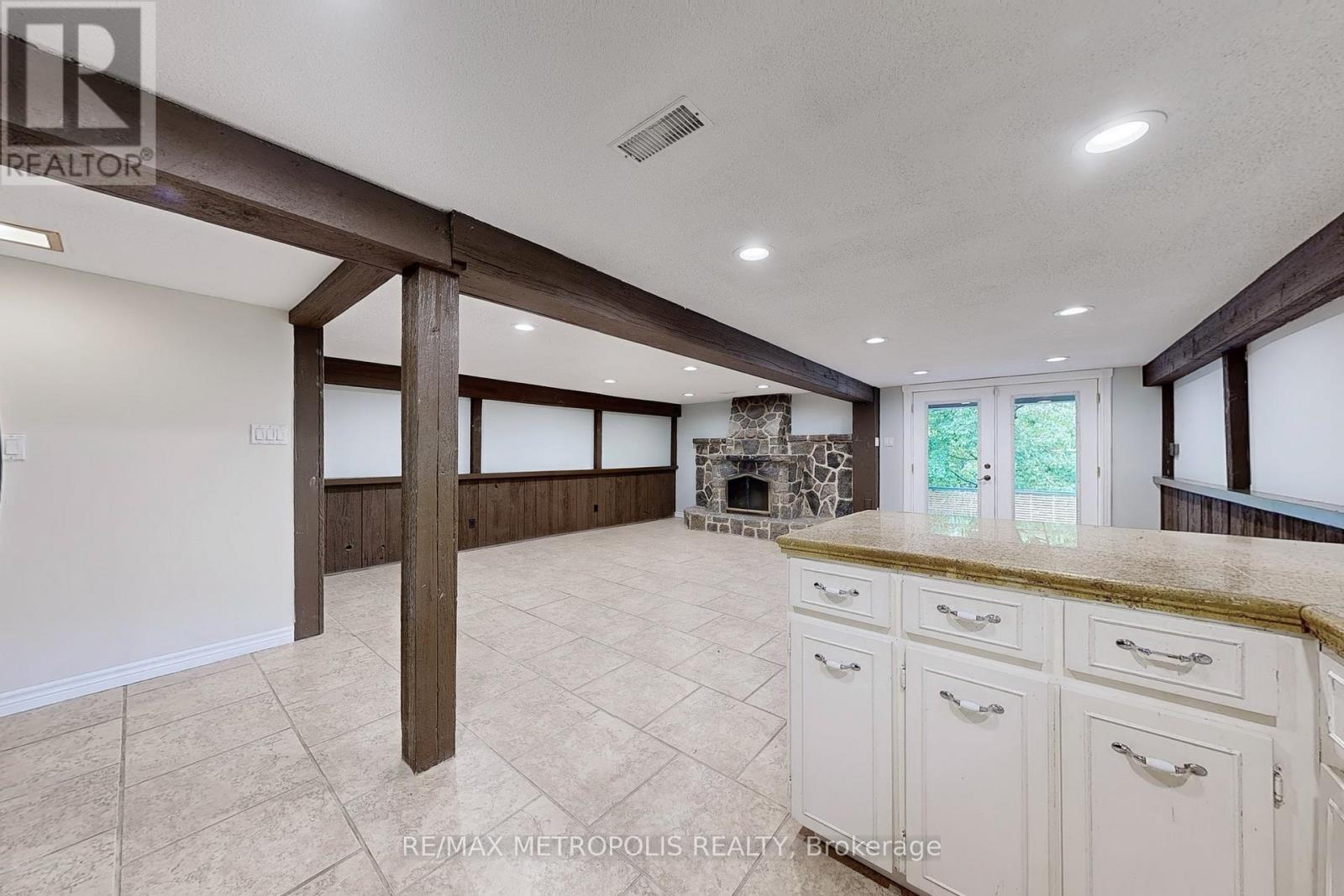199 Sweeney Drive, Toronto (Victoria Village), Ontario  M4A 1V5 - Photo 34 - C12212772