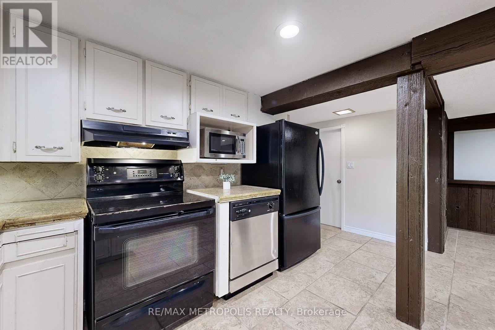 199 Sweeney Drive, Toronto (Victoria Village), Ontario  M4A 1V5 - Photo 35 - C12212772