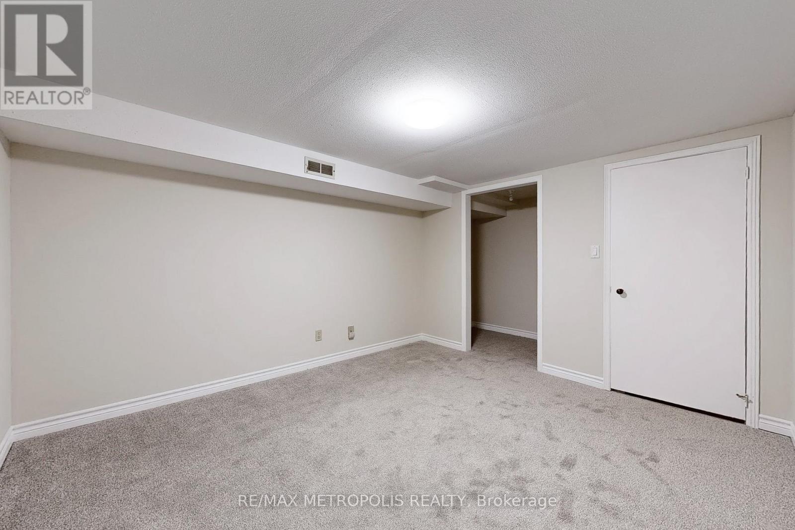 199 Sweeney Drive, Toronto (Victoria Village), Ontario  M4A 1V5 - Photo 37 - C12212772