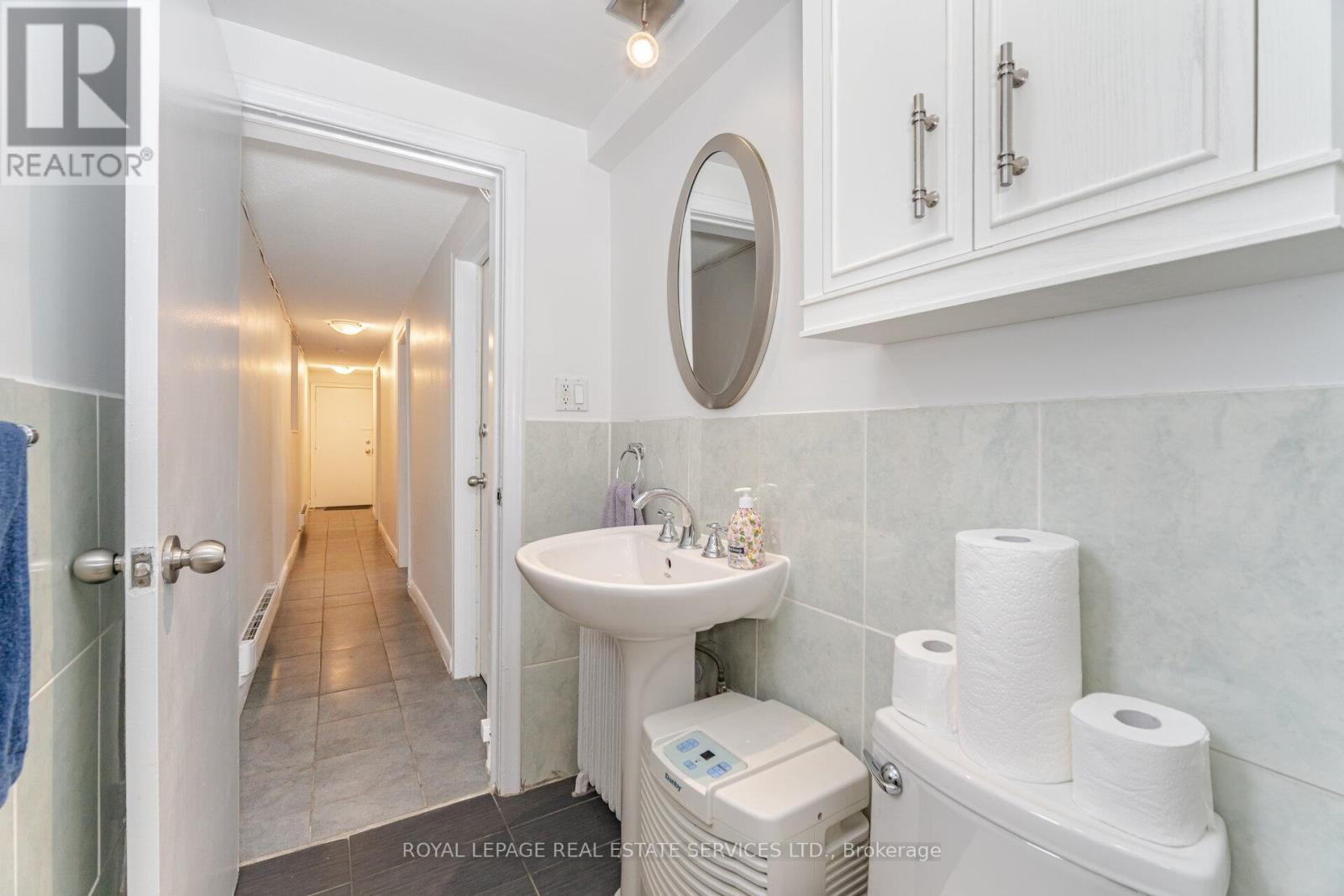 475 Winona Drive, Toronto (Oakwood Village), Ontario  M6C 3V2 - Photo 35 - C12212843