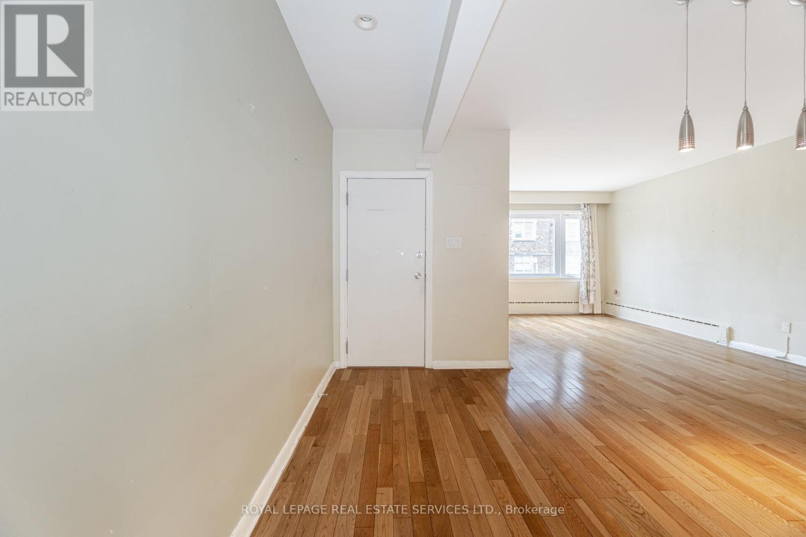 475 Winona Drive, Toronto (Oakwood Village), Ontario  M6C 3V2 - Photo 4 - C12212843