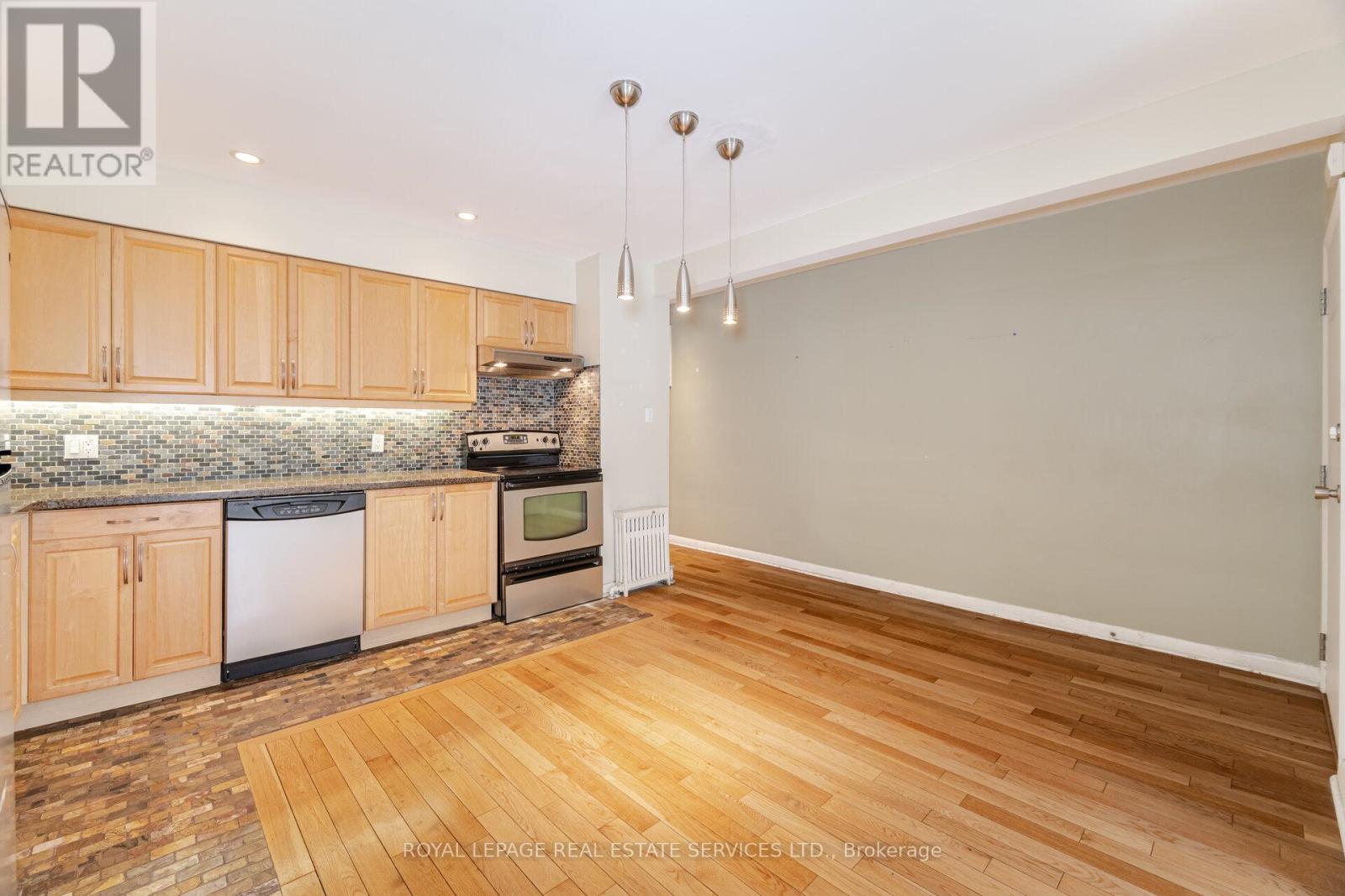 475 Winona Drive, Toronto (Oakwood Village), Ontario  M6C 3V2 - Photo 6 - C12212843