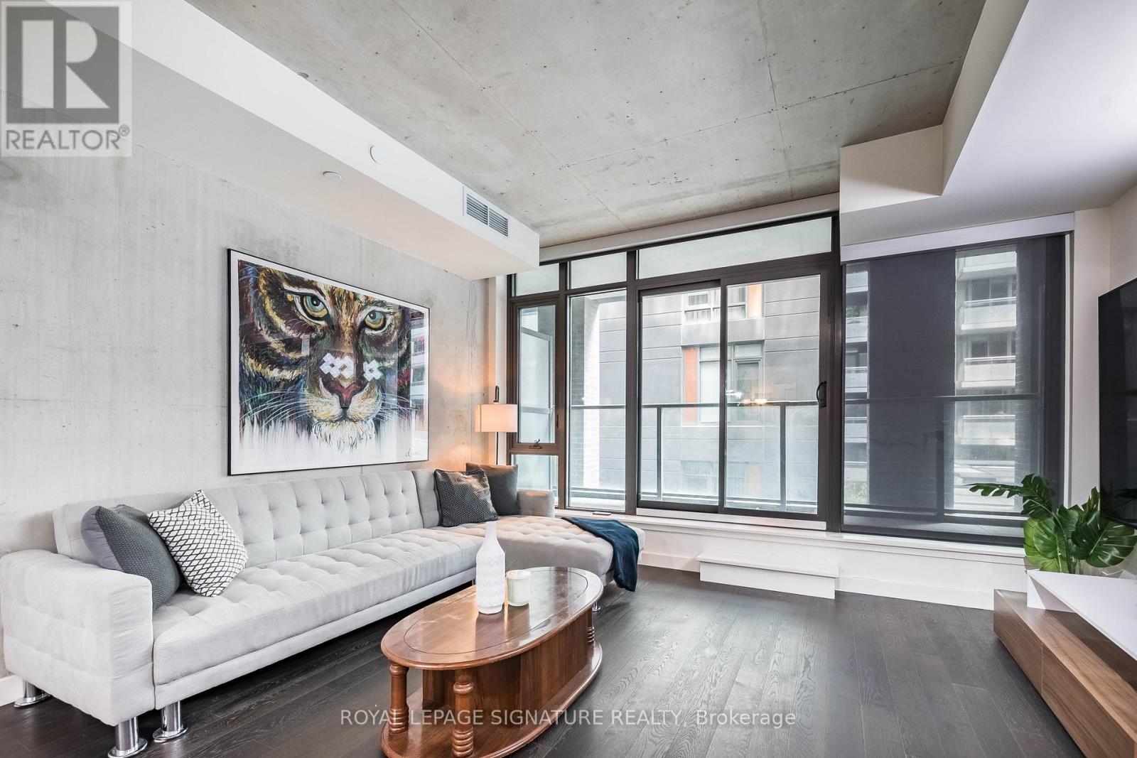 318 - 111 BATHURST STREET, Toronto, Ontario