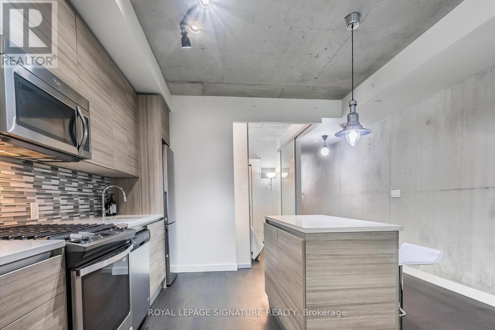 318 - 111 Bathurst Street, Toronto, Ontario  M5V 0M9 - Photo 8 - C12212851