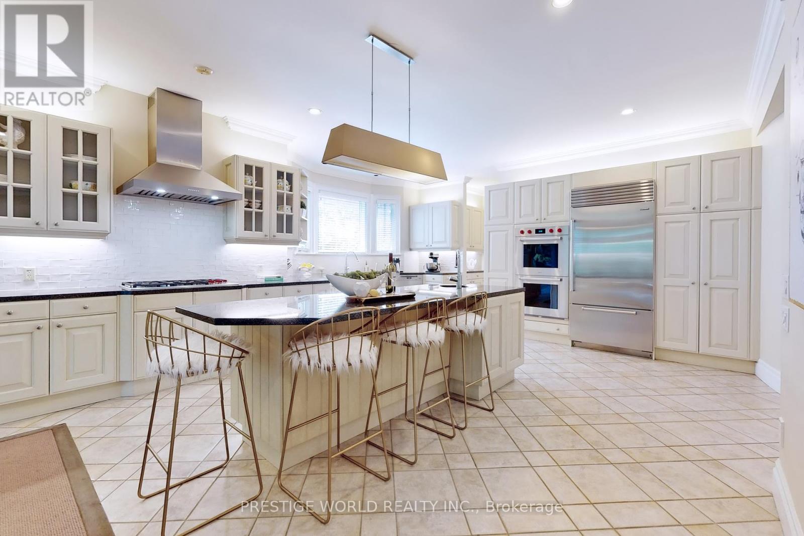37 Rollscourt Drive, Toronto (St. Andrew-Windfields), Ontario  M2L 1X6 - Photo 14 - C12212920