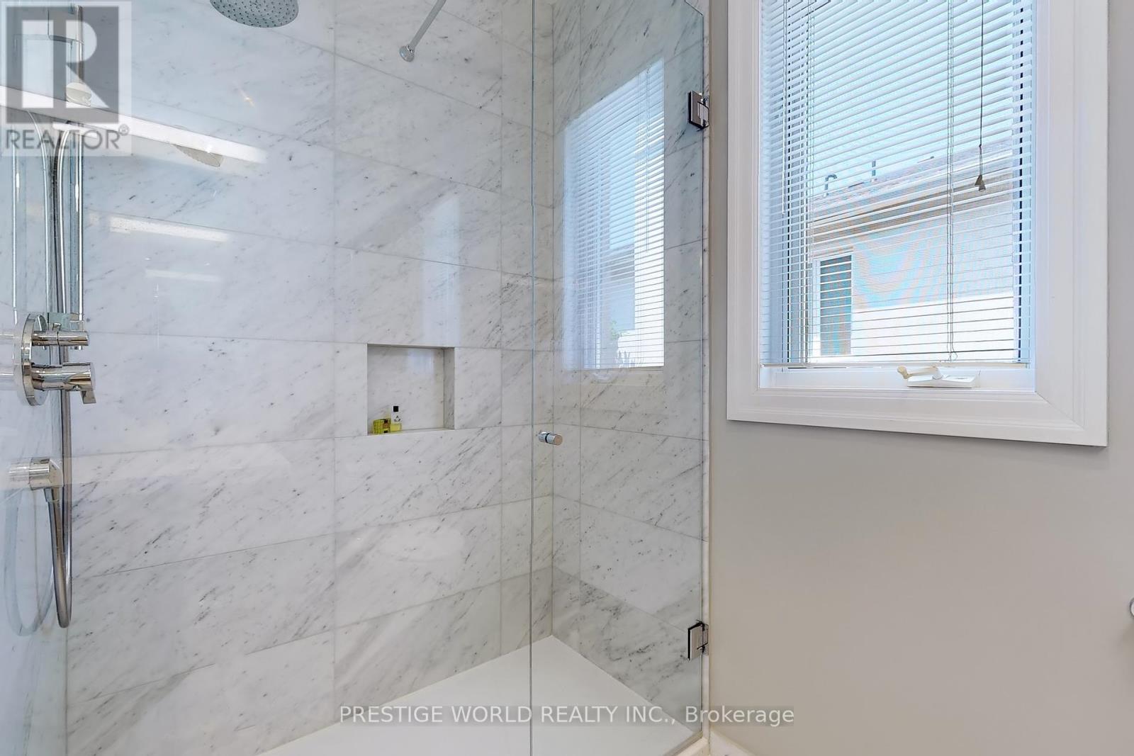 37 Rollscourt Drive, Toronto (St. Andrew-Windfields), Ontario  M2L 1X6 - Photo 34 - C12212920