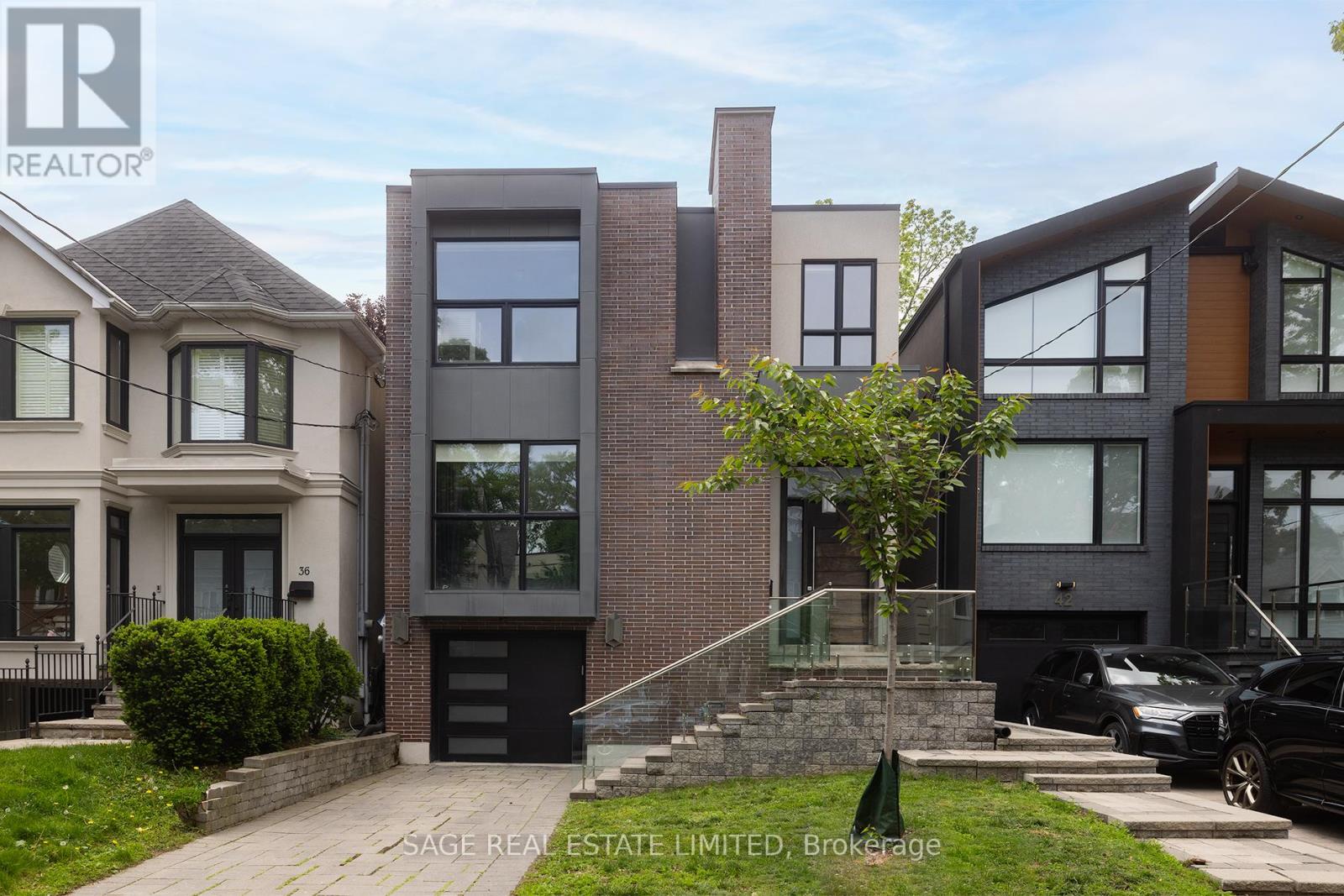 40 HOYLE AVENUE, Toronto, Ontario