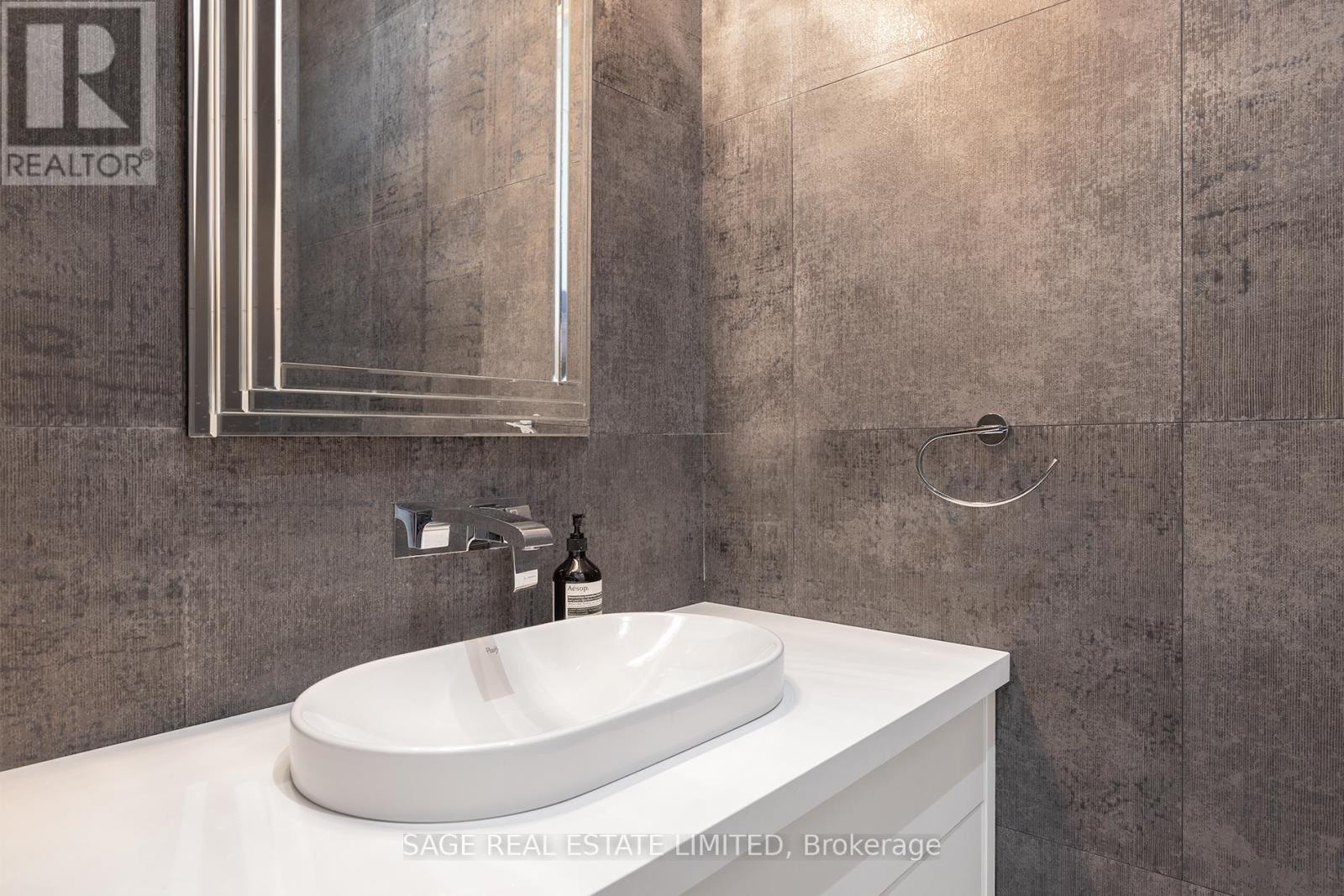 40 Hoyle Avenue, Toronto, Ontario  M4S 2X6 - Photo 21 - C12212922