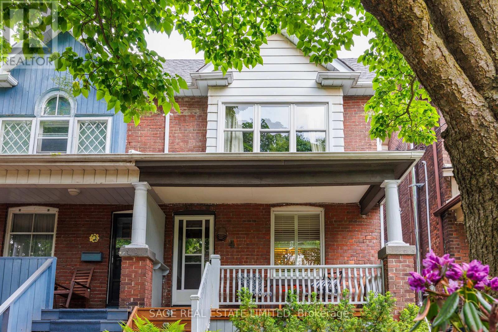 4 STRATHCONA AVENUE, Toronto, Ontario