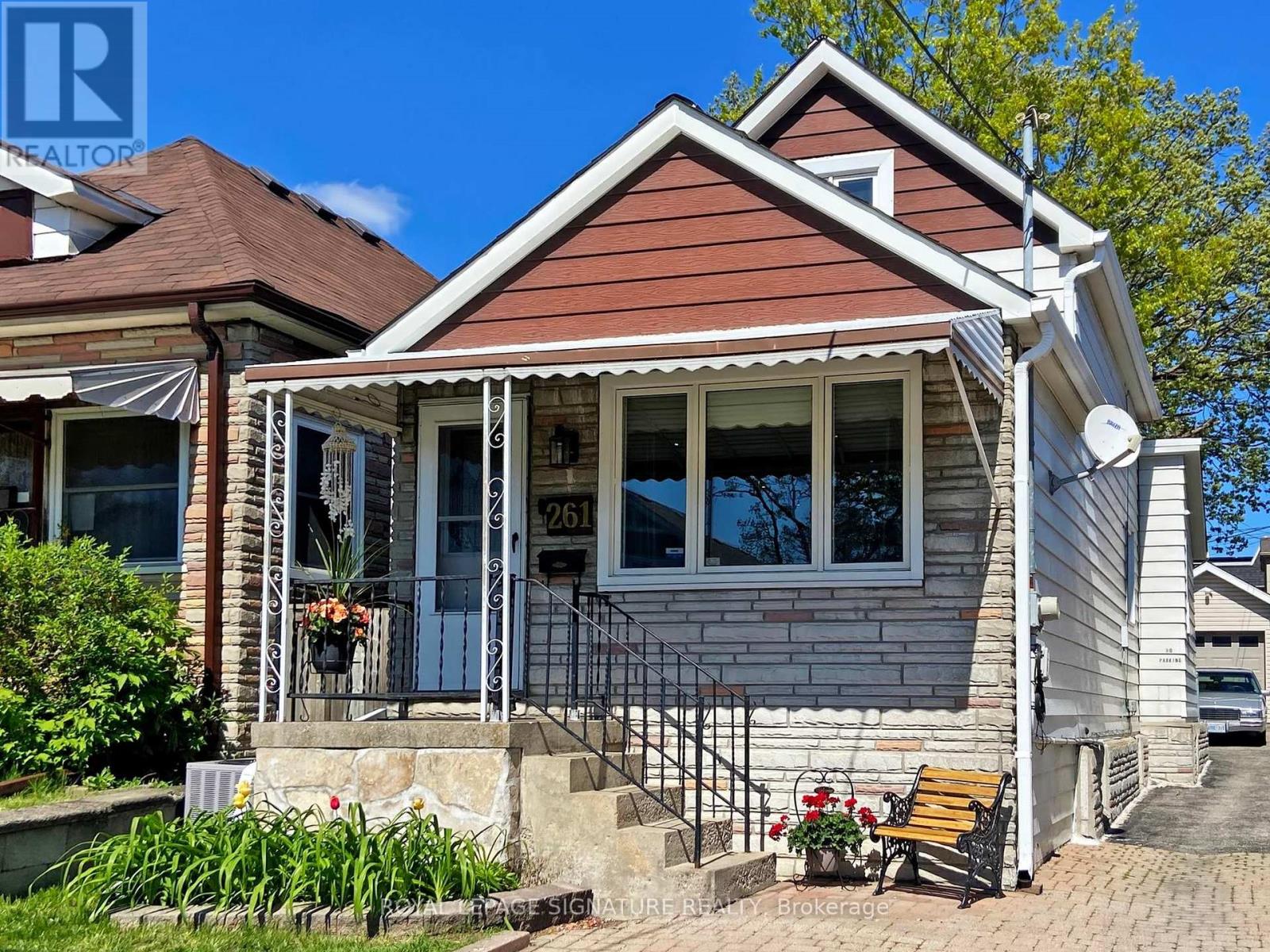 261 GLEBEMOUNT AVENUE, Toronto, Ontario