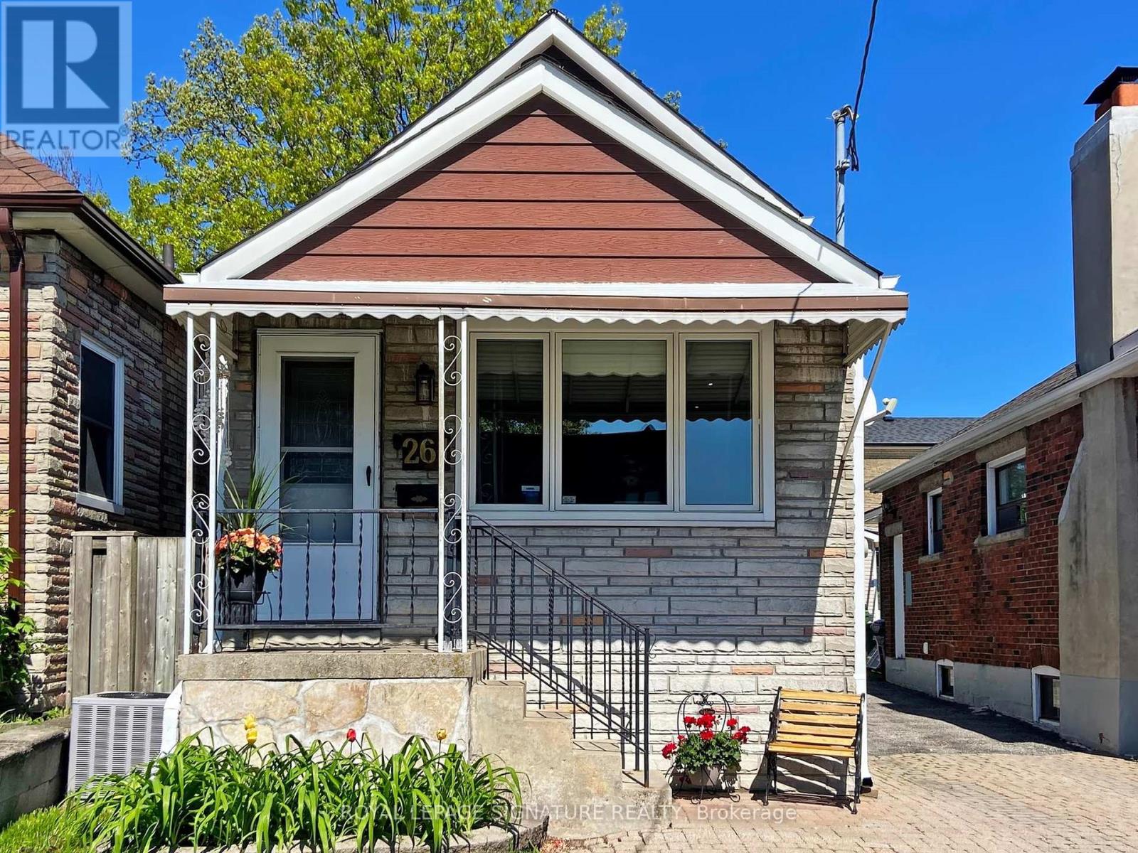 261 Glebemount Avenue, Toronto (Danforth Village-East York), Ontario  M4C 3T7 - Photo 2 - E12212831