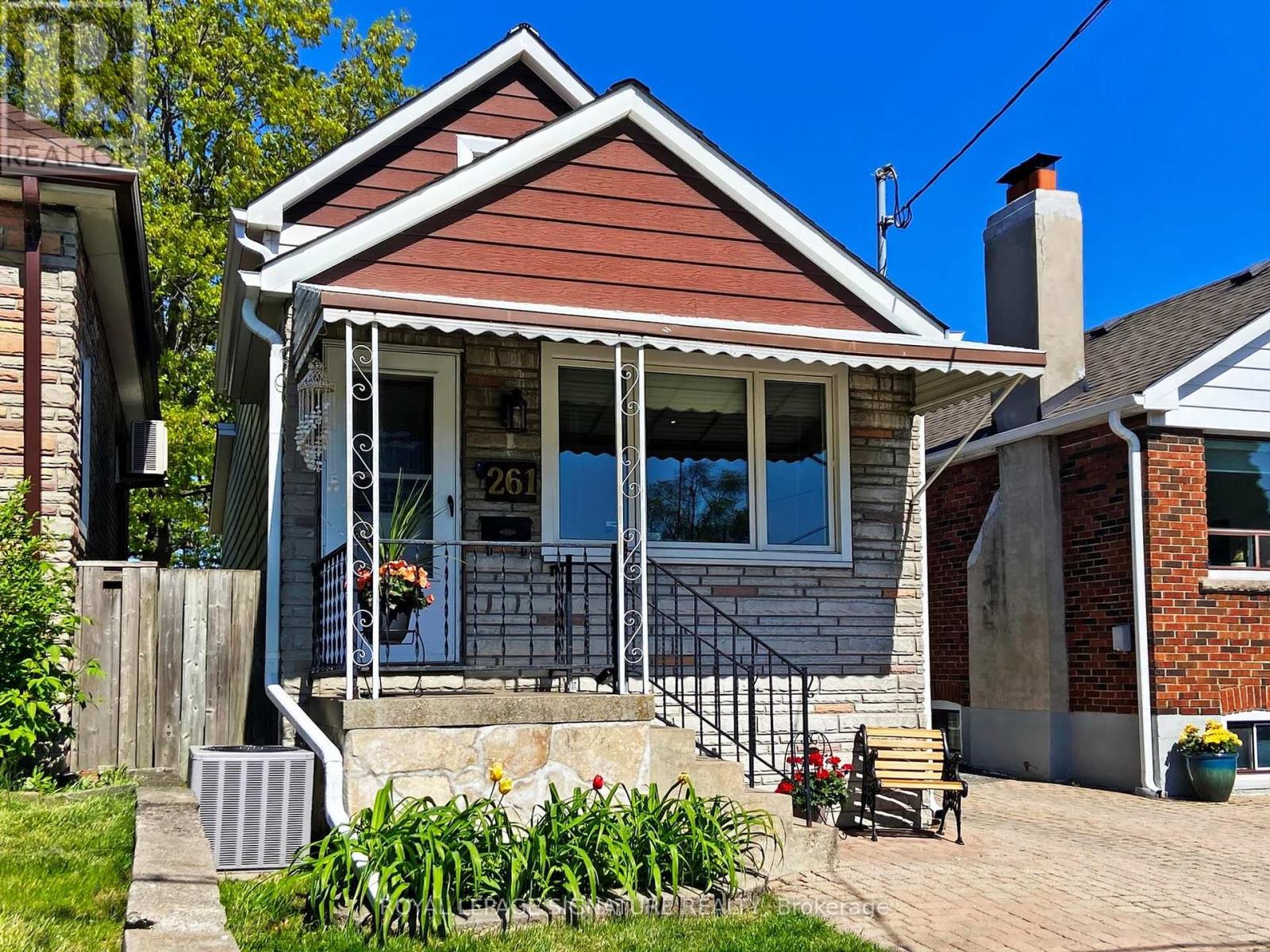 261 Glebemount Avenue, Toronto (Danforth Village-East York), Ontario  M4C 3T7 - Photo 3 - E12212831