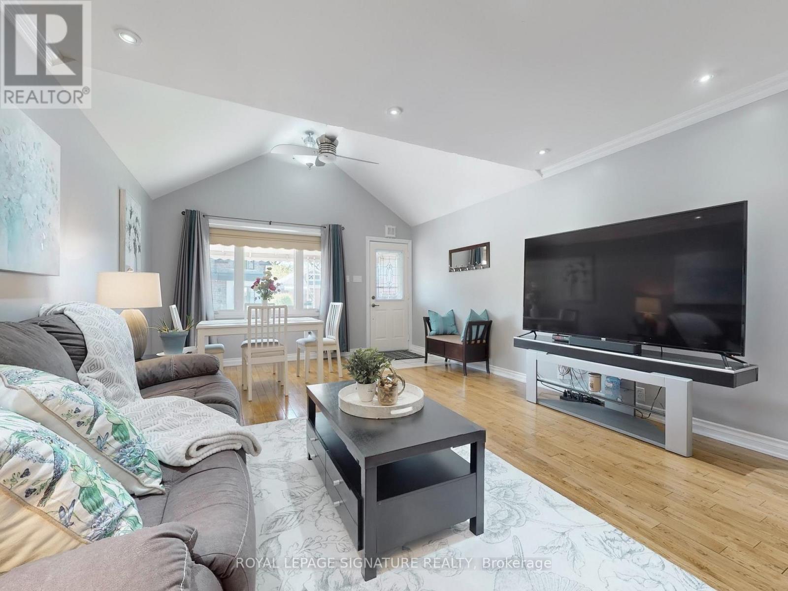 261 Glebemount Avenue, Toronto (Danforth Village-East York), Ontario  M4C 3T7 - Photo 8 - E12212831