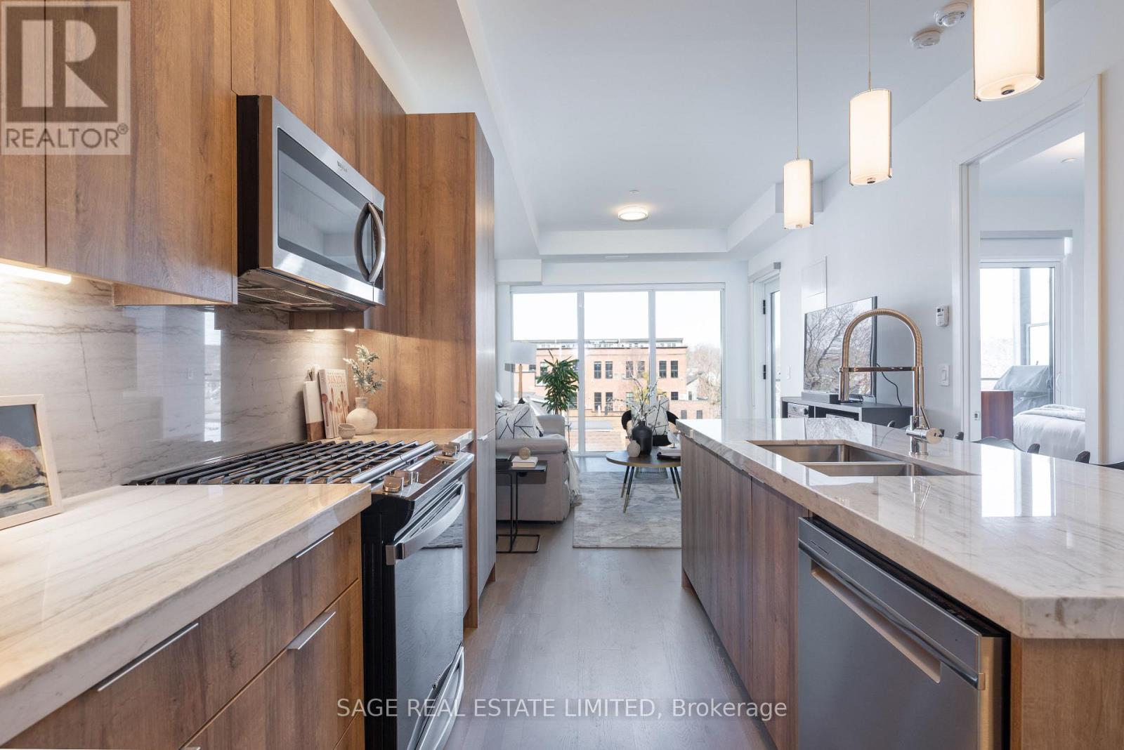405 - 495 LOGAN AVENUE, Toronto, Ontario