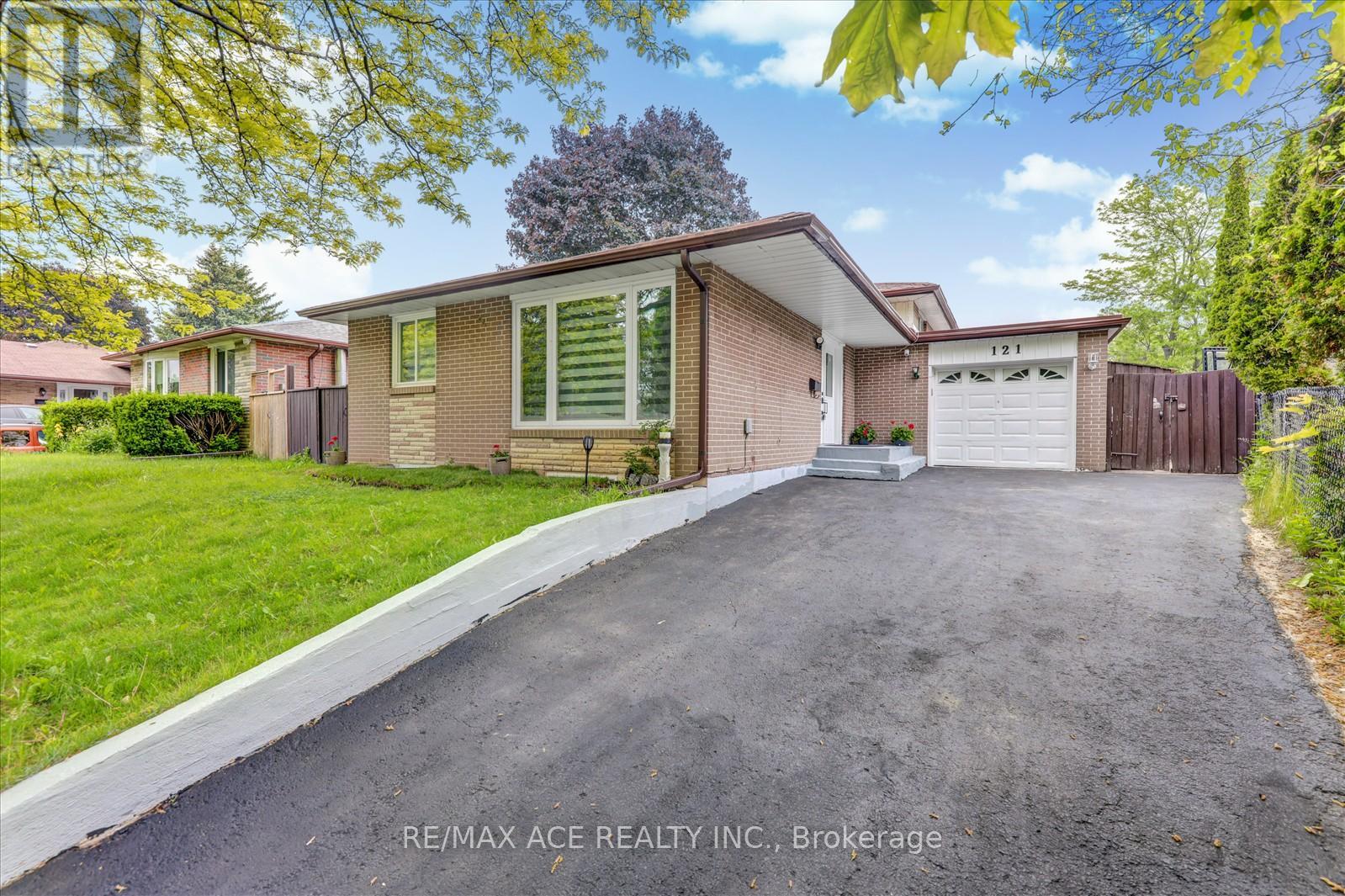 121 CULTRA SQUARE, Toronto, Ontario