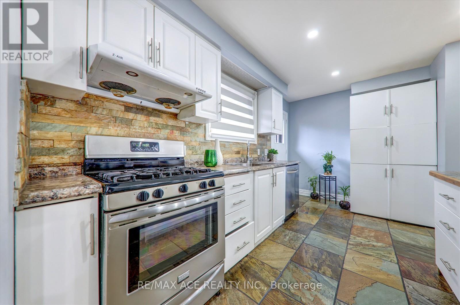 121 Cultra Square, Toronto (West Hill), Ontario  M1E 2E4 - Photo 12 - E12212926