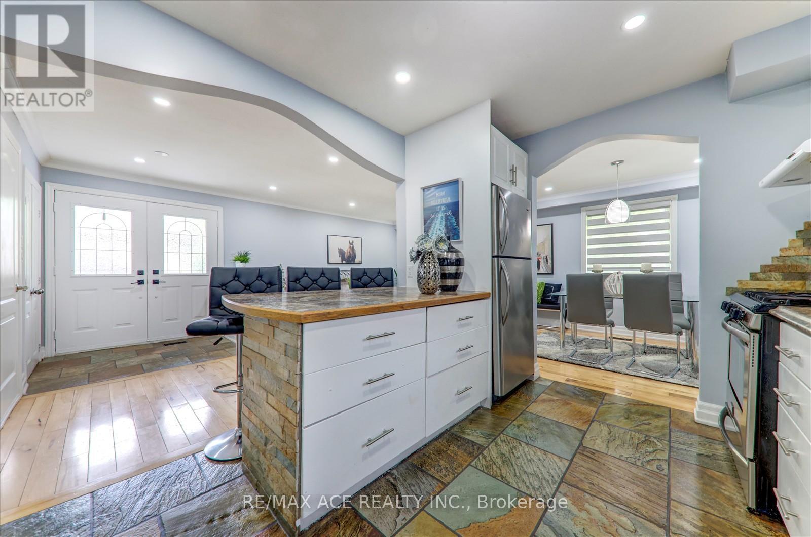 121 Cultra Square, Toronto (West Hill), Ontario  M1E 2E4 - Photo 13 - E12212926