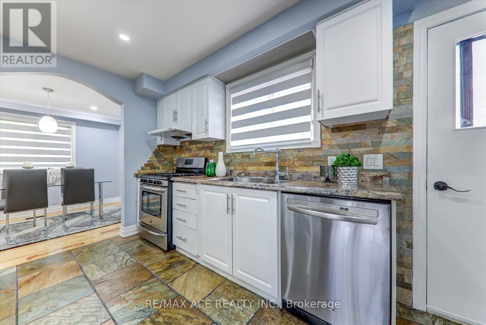 121 Cultra Square, Toronto (West Hill), Ontario  M1E 2E4 - Photo 14 - E12212926