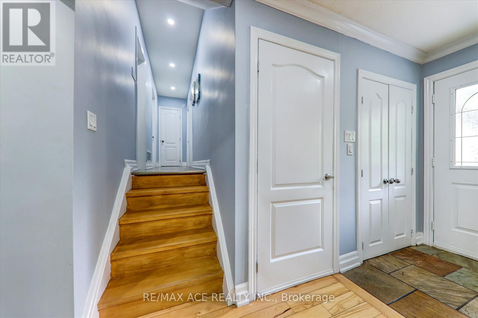 121 Cultra Square, Toronto (West Hill), Ontario  M1E 2E4 - Photo 16 - E12212926