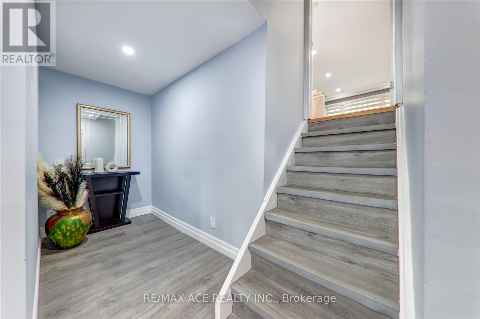 121 Cultra Square, Toronto (West Hill), Ontario  M1E 2E4 - Photo 24 - E12212926