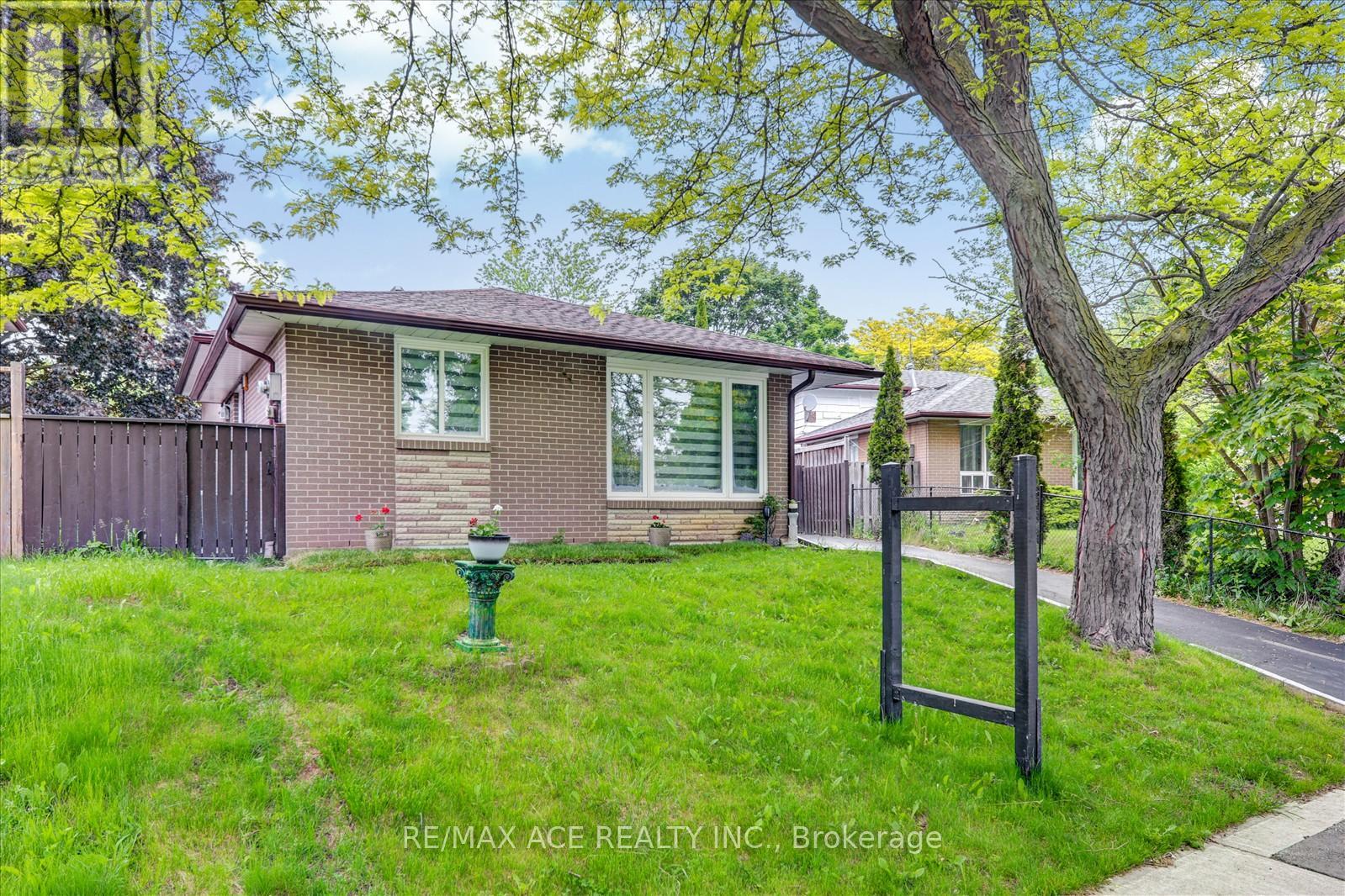 121 Cultra Square, Toronto (West Hill), Ontario  M1E 2E4 - Photo 3 - E12212926