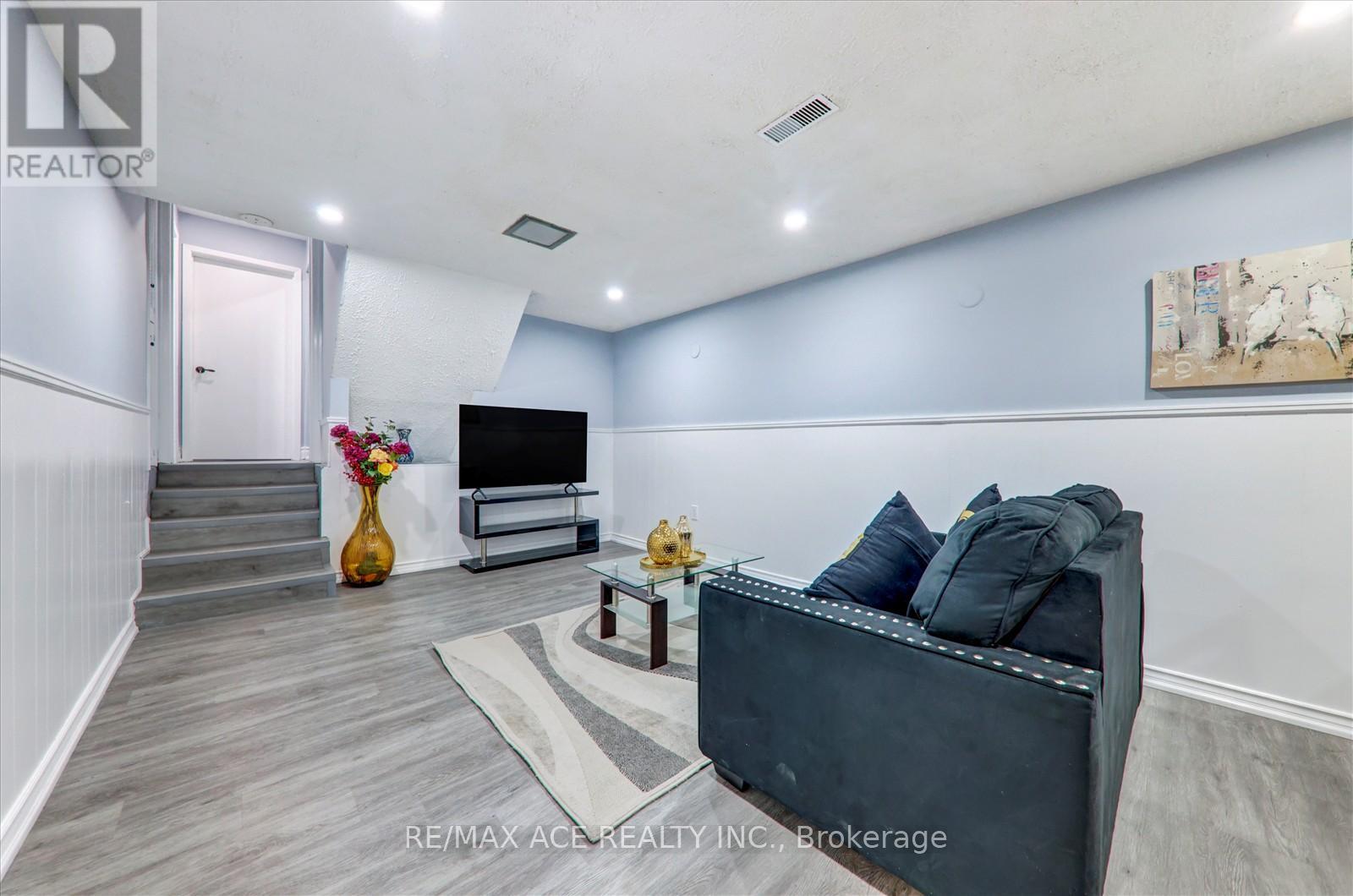 121 Cultra Square, Toronto (West Hill), Ontario  M1E 2E4 - Photo 31 - E12212926