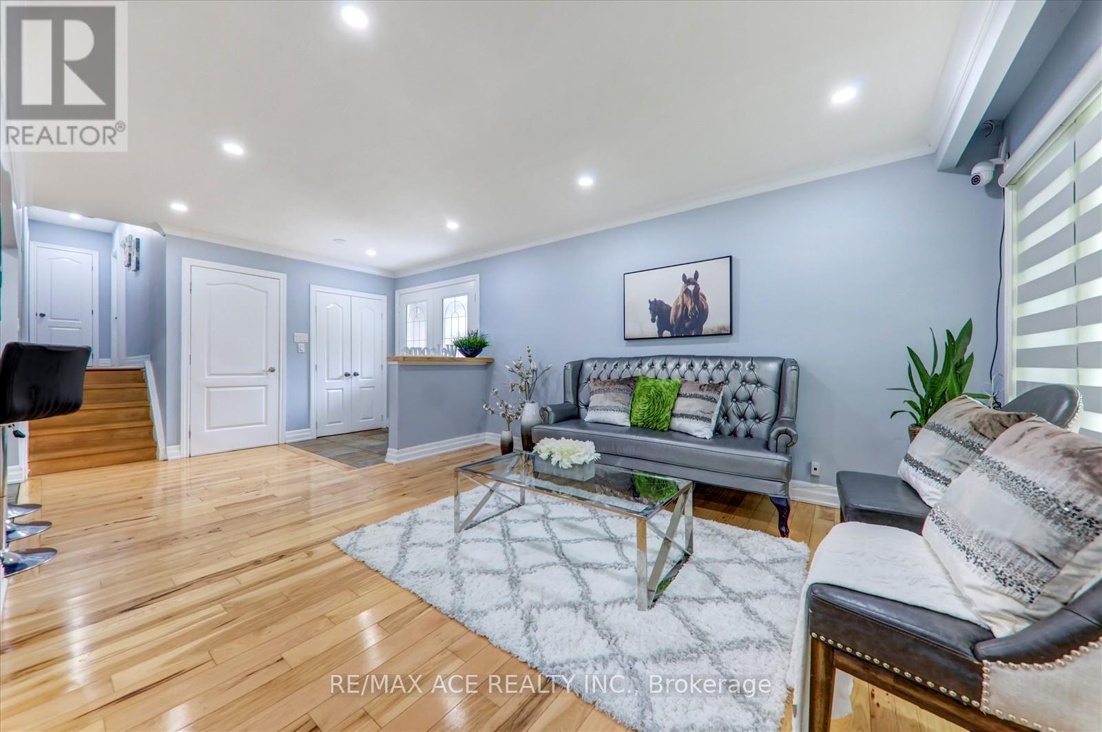 121 Cultra Square, Toronto (West Hill), Ontario  M1E 2E4 - Photo 9 - E12212926