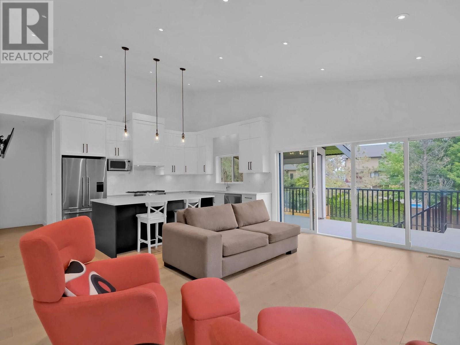 3271 Evergreen Drive, Penticton, British Columbia  V2A 9A9 - Photo 7 - 10350434