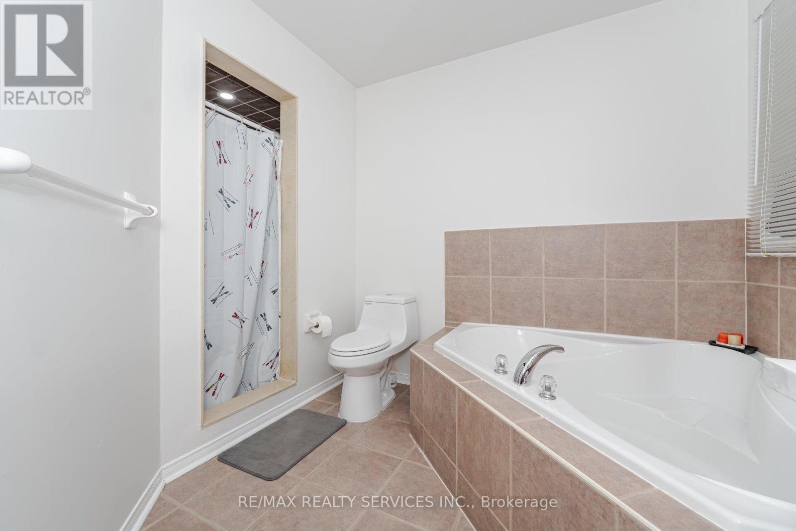 30 Sams Crescent, Brampton, Ontario  L7A 3R7 - Photo 27 - W12210375