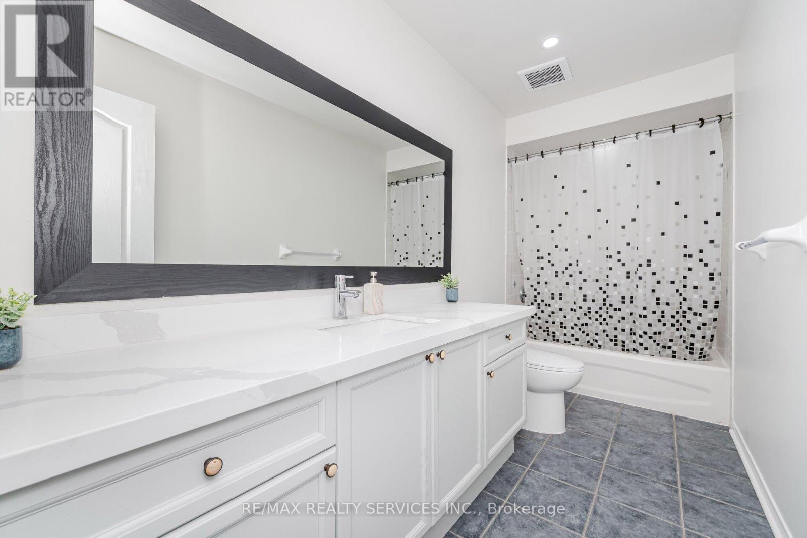 30 Sams Crescent, Brampton, Ontario  L7A 3R7 - Photo 36 - W12210375