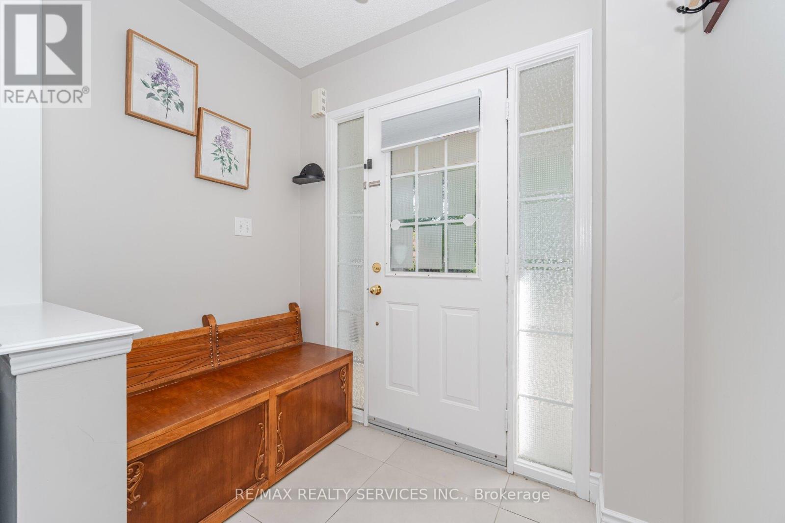 30 Sams Crescent, Brampton, Ontario  L7A 3R7 - Photo 6 - W12210375