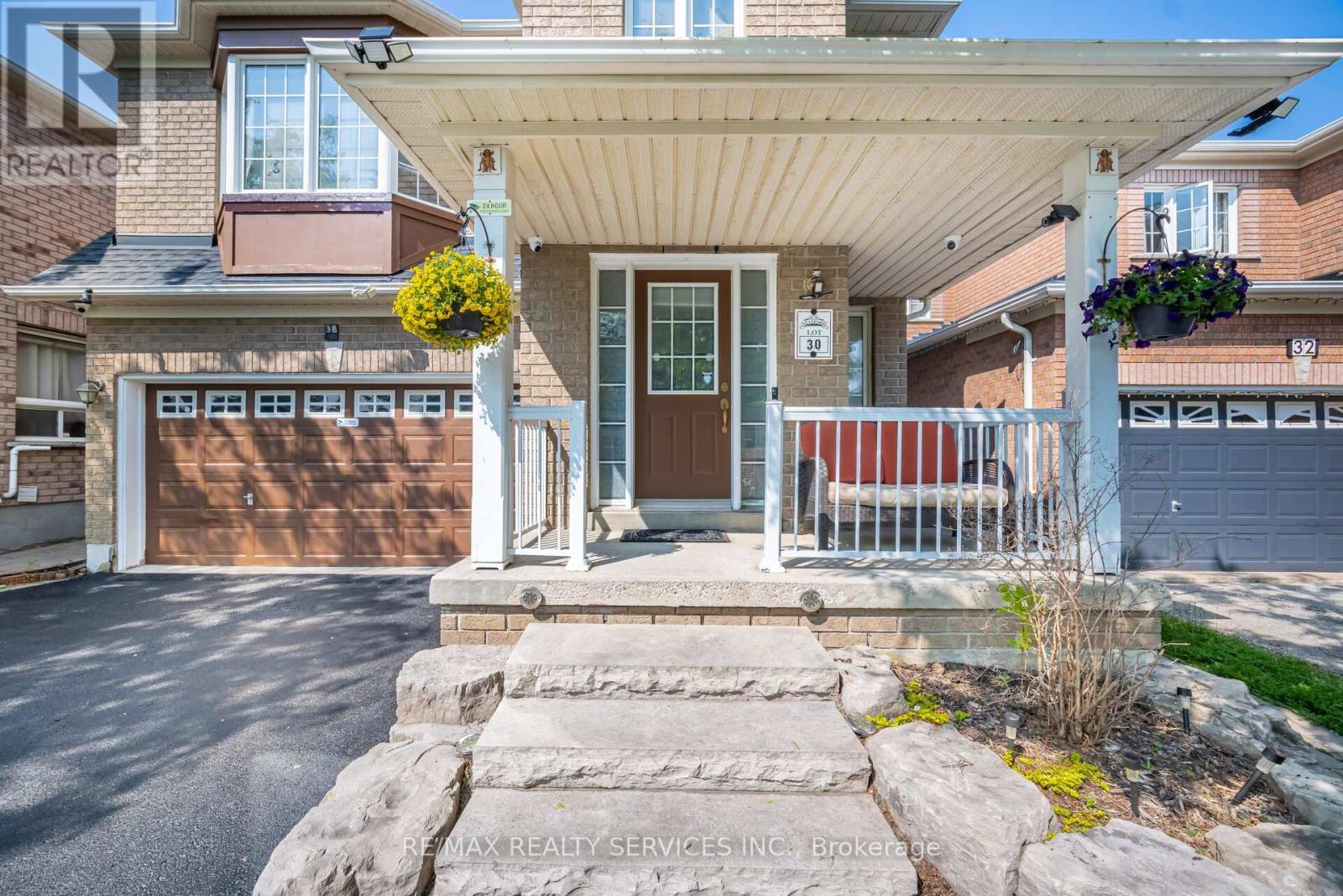 30 Sams Crescent, Brampton, Ontario  L7A 3R7 - Photo 5 - W12210375