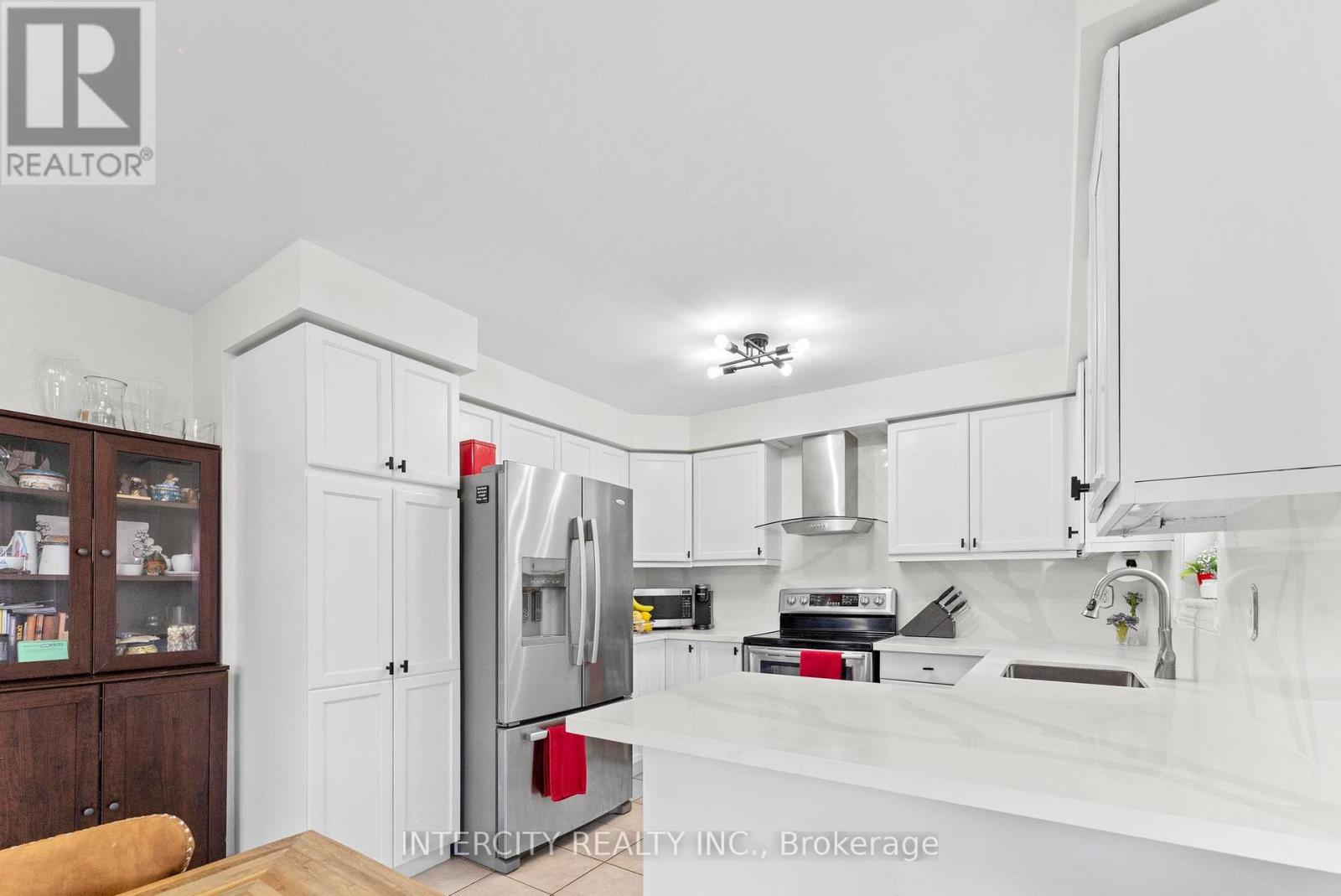 5409 Duchess Court, Burlington, Ontario  L7L 6Z4 - Photo 7 - W12212121