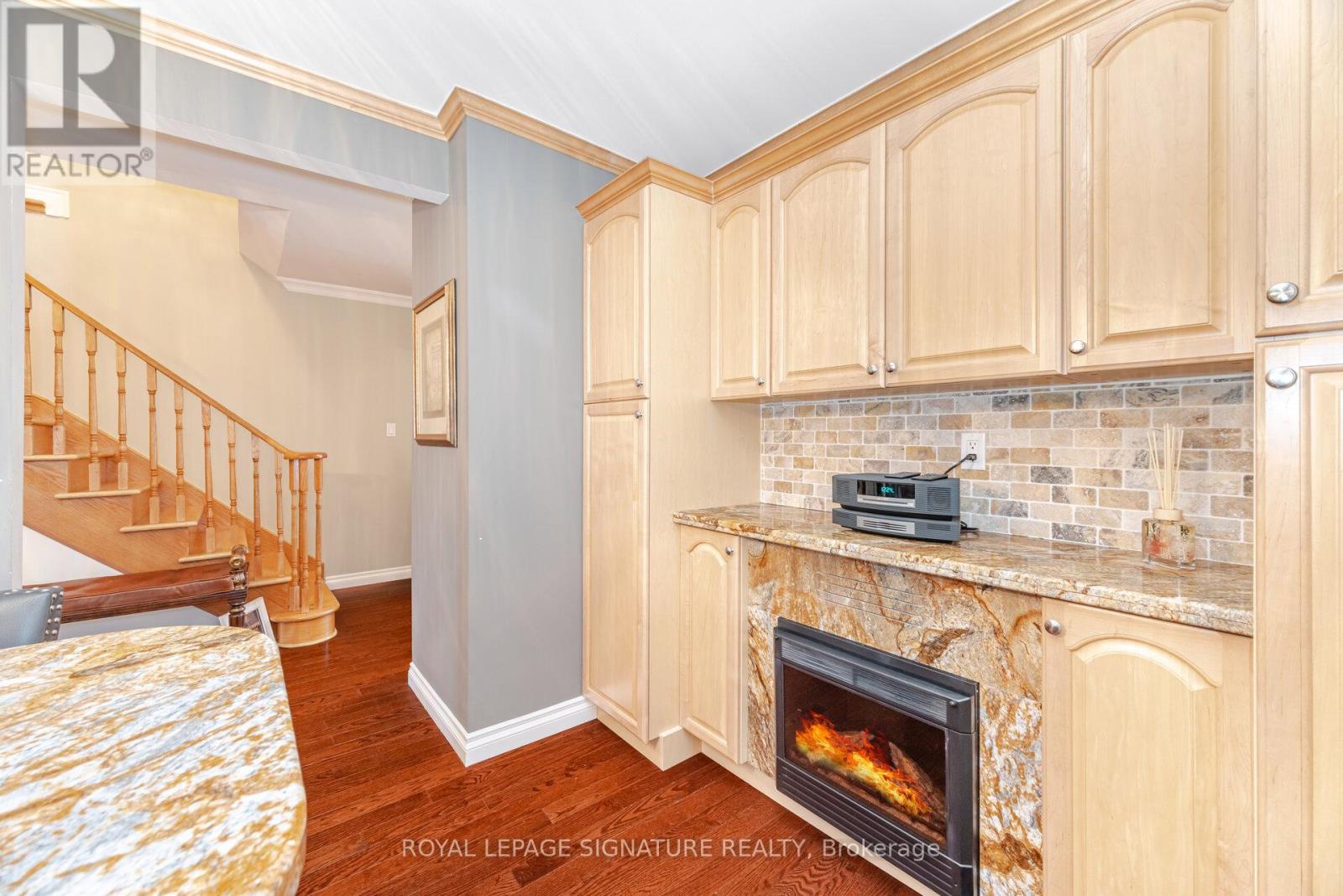 1575 Dewberry Crescent, Mississauga (Rathwood), Ontario  L4W 3B6 - Photo 4 - W12212259