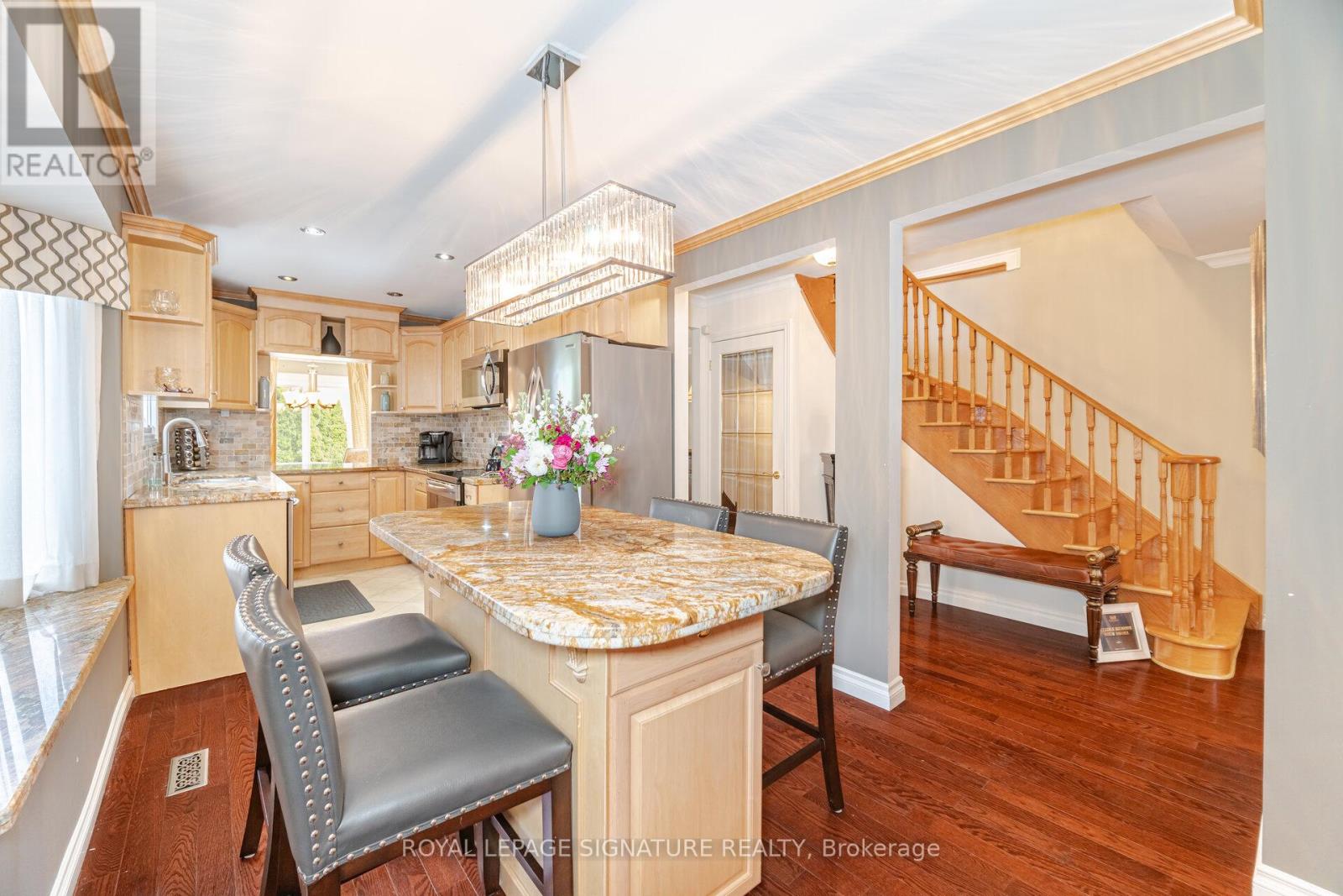 1575 Dewberry Crescent, Mississauga (Rathwood), Ontario  L4W 3B6 - Photo 5 - W12212259