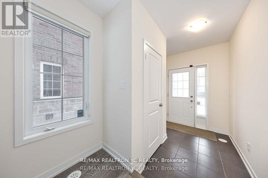 37 Torah Gate, Vaughan (Patterson), Ontario  L6A 4Y4 - Photo 2 - N12212736