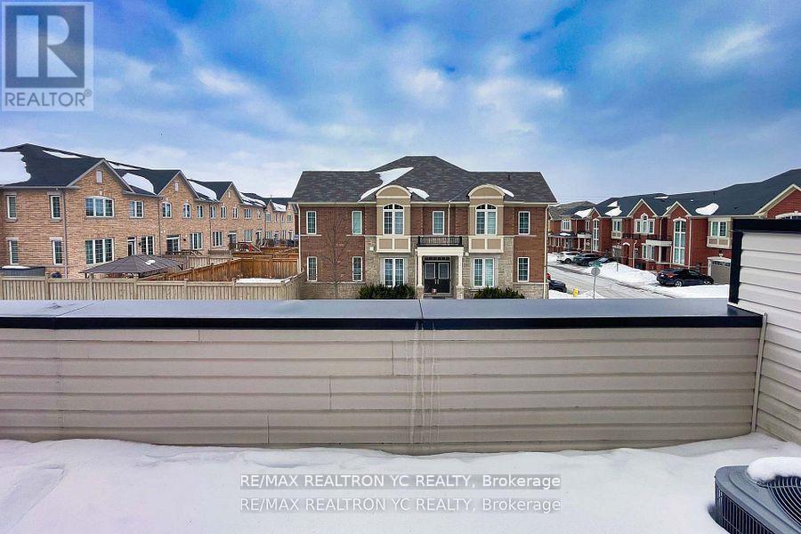 37 Torah Gate, Vaughan (Patterson), Ontario  L6A 4Y4 - Photo 36 - N12212736