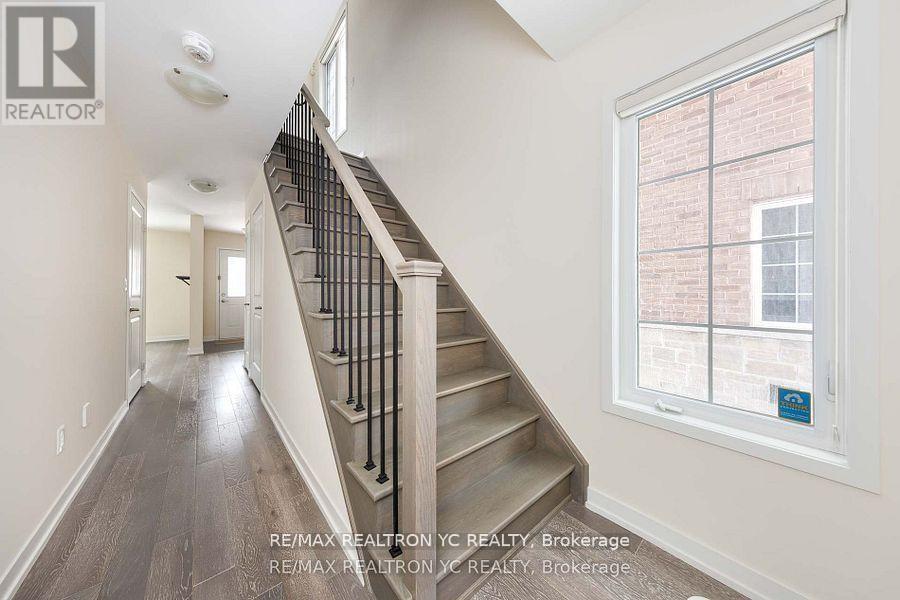 37 Torah Gate, Vaughan (Patterson), Ontario  L6A 4Y4 - Photo 6 - N12212736
