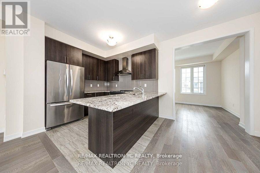 37 Torah Gate, Vaughan (Patterson), Ontario  L6A 4Y4 - Photo 7 - N12212736
