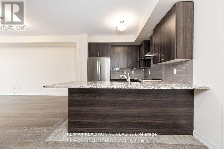 37 Torah Gate, Vaughan (Patterson), Ontario  L6A 4Y4 - Photo 8 - N12212736