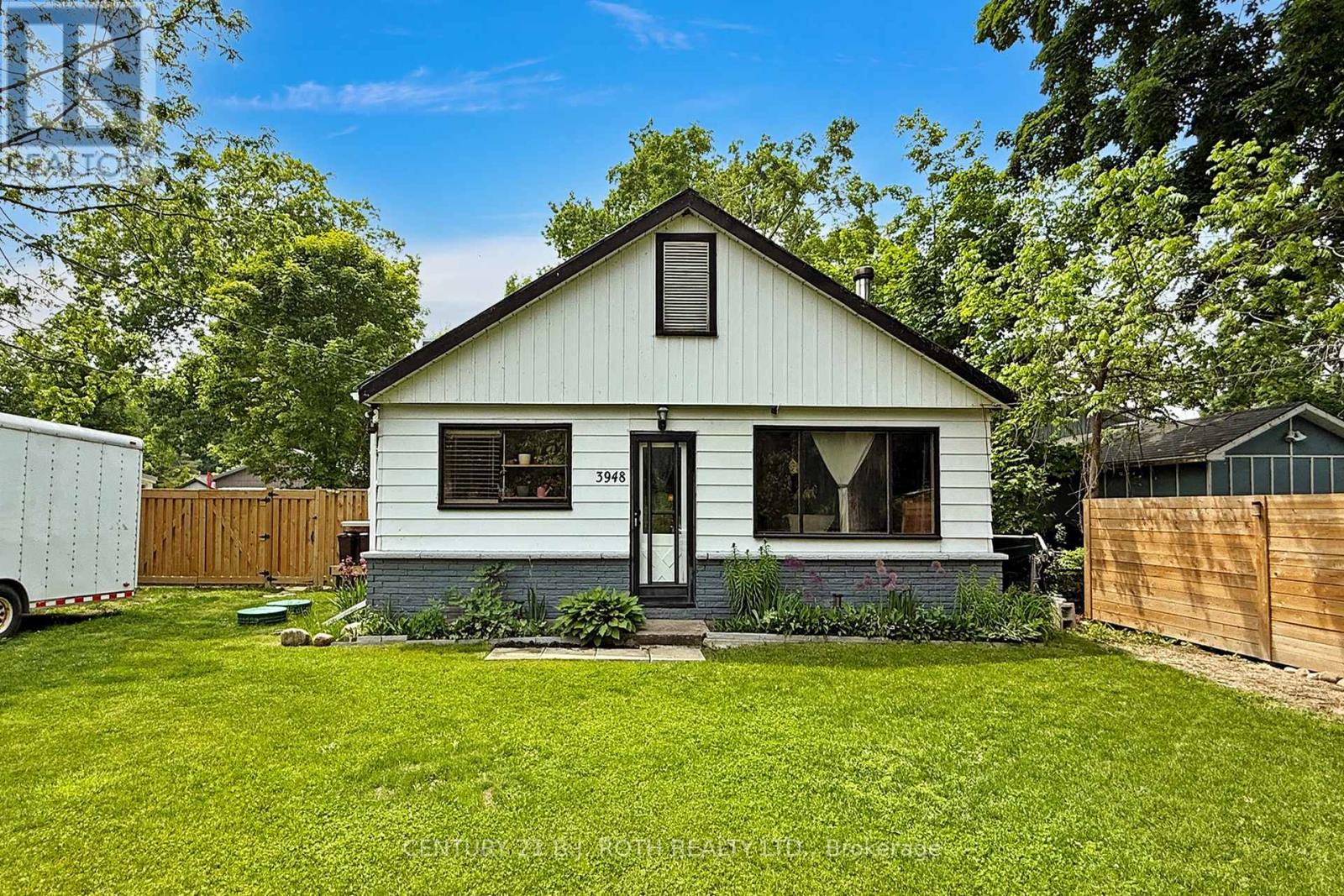 3948 Alderly Avenue, Innisfil, Ontario  L9S 2M2 - Photo 2 - N12212740