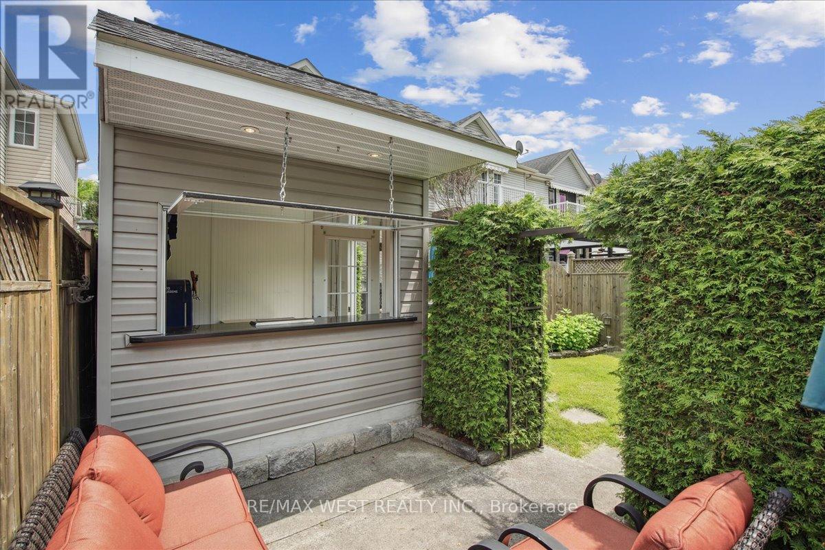 2b Robert Street, Georgina (Keswick South), Ontario  L4P 1K7 - Photo 12 - N12212850
