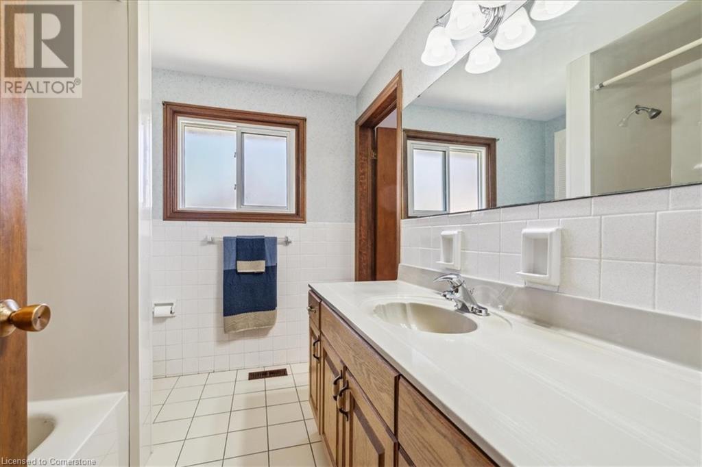 1 Westview Crescent, Waterdown, Ontario  L8B 0E4 - Photo 13 - 40740126