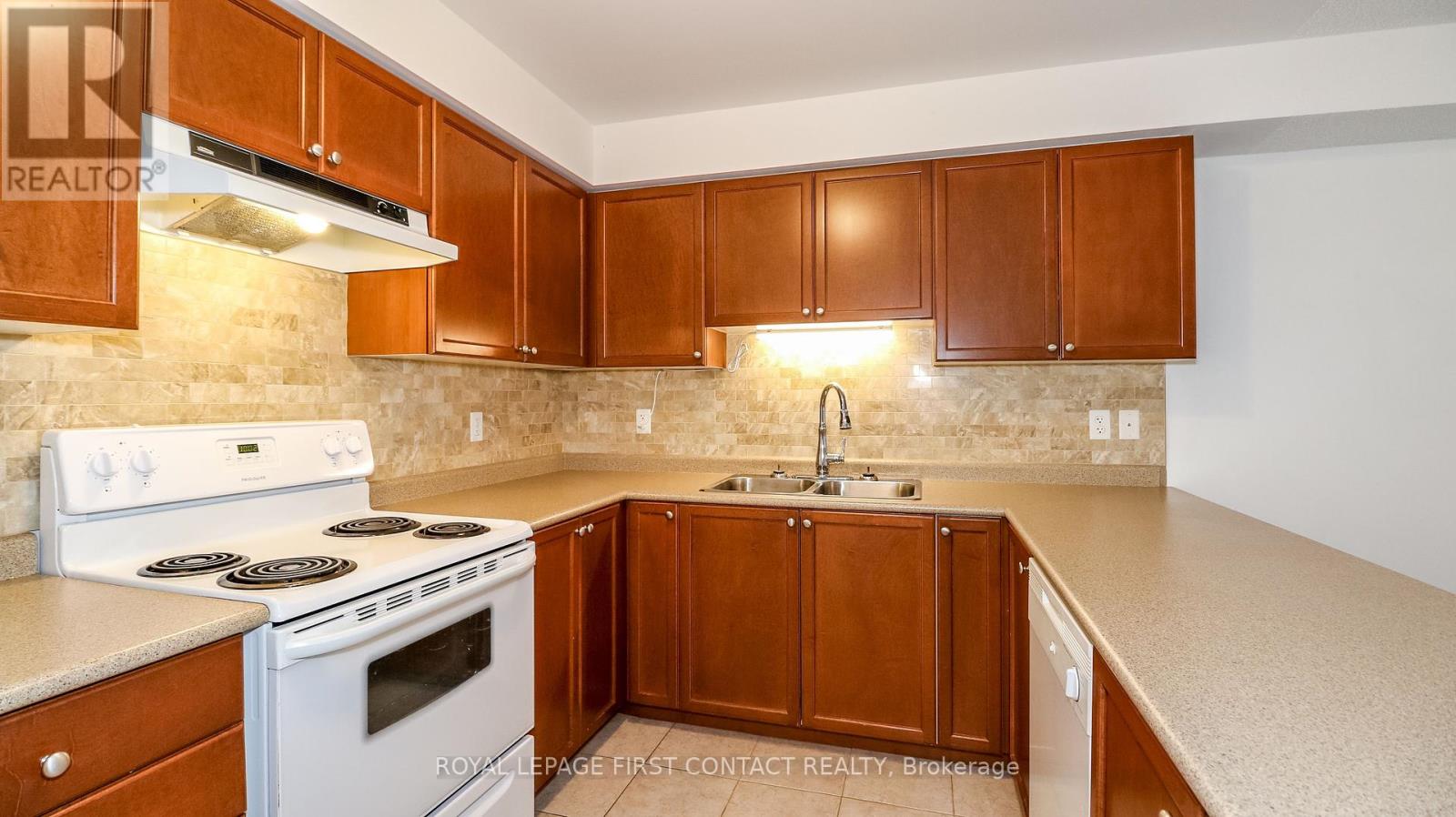 19 - 43 Coulter Street, Barrie (Sunnidale), Ontario  L4N 6L9 - Photo 3 - S12212753