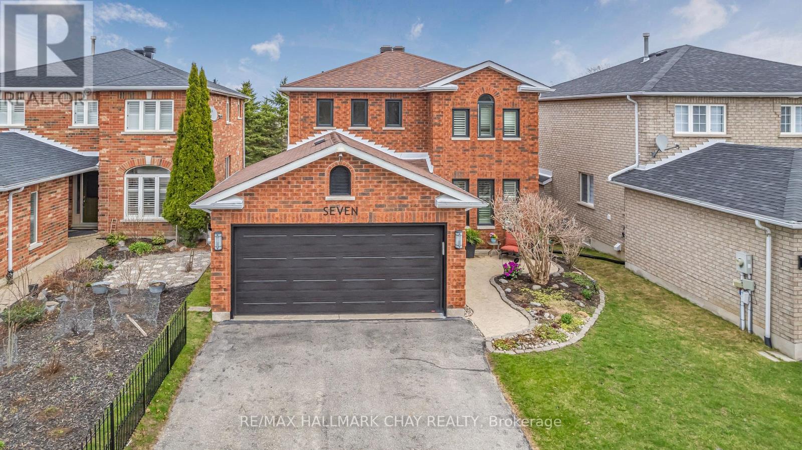 7 Ryan Court, Barrie, Ontario  L4M 6N7 - Photo 2 - S12212803
