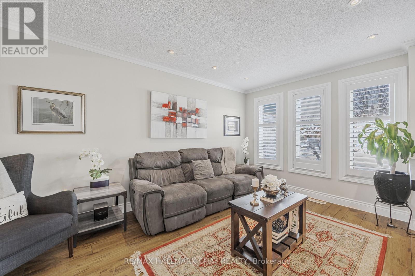 7 Ryan Court, Barrie, Ontario  L4M 6N7 - Photo 6 - S12212803